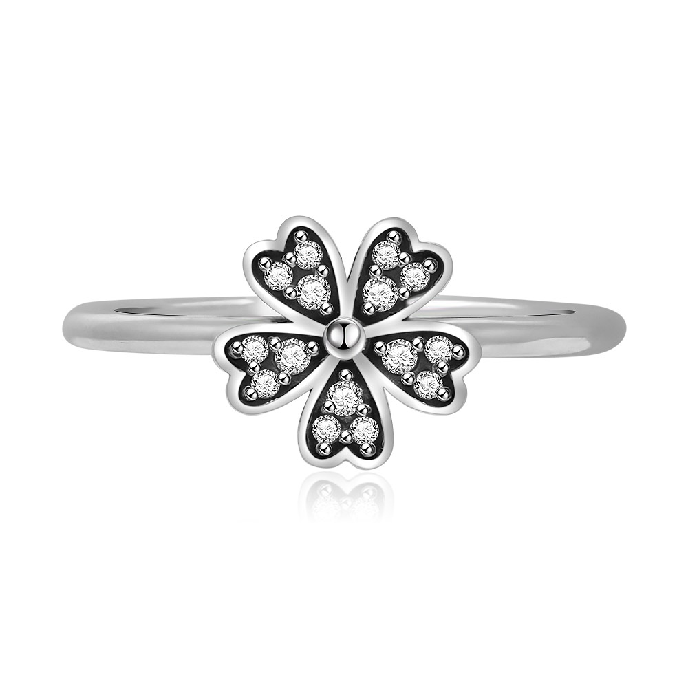 Single Dazzling Daisy Silver Ring